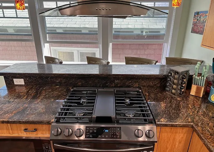Catalina Three Bedroom Home With Hot Tub And Golf Cart