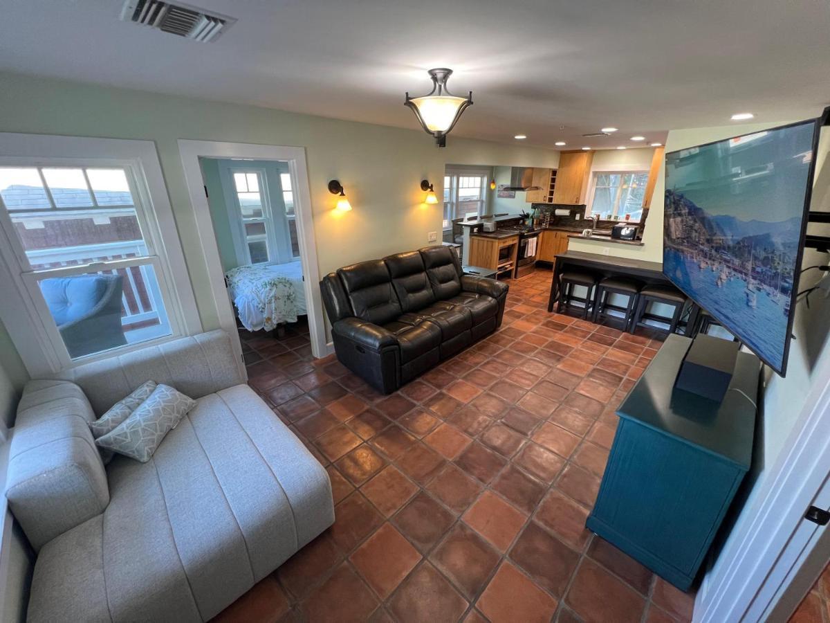 Catalina Three Bedroom With Hot Tub And Golf Cart Avalon