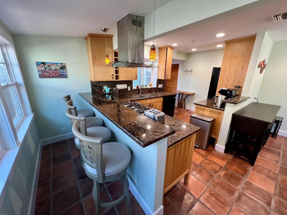 Catalina Three Bedroom With Hot Tub And Golf Cart Hébergement de vacances Avalon