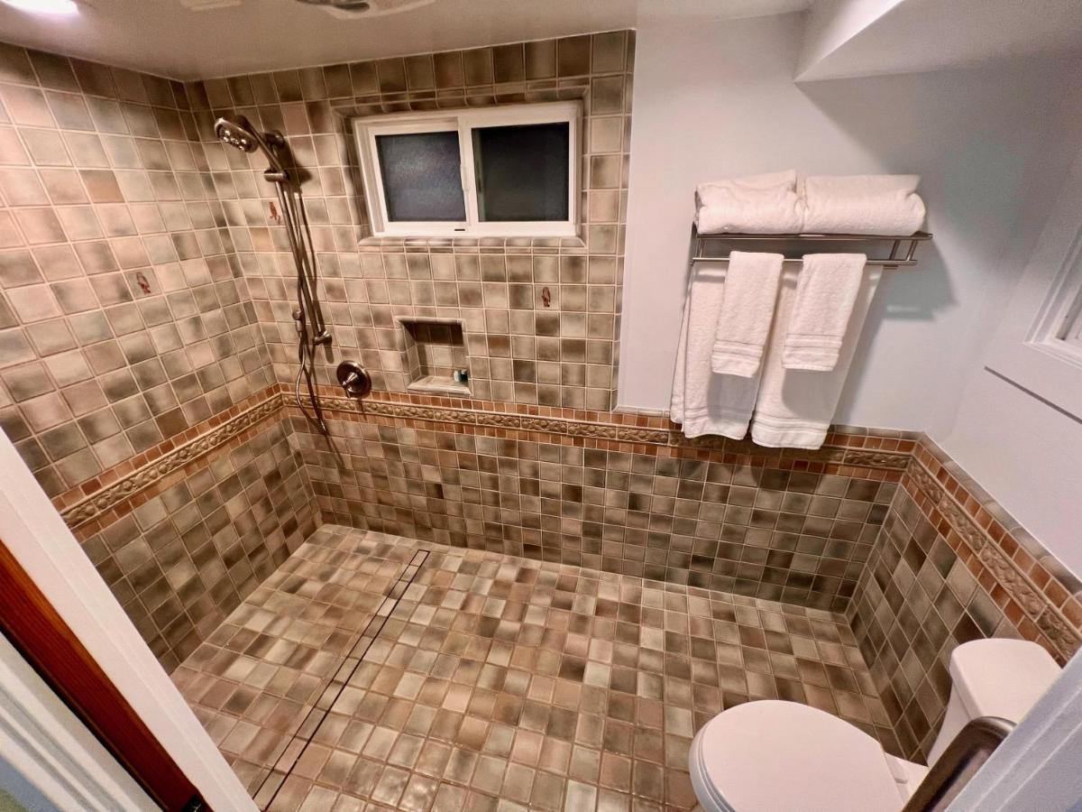 Catalina Three Bedroom With Hot Tub And Golf Cart Hébergement de vacances *